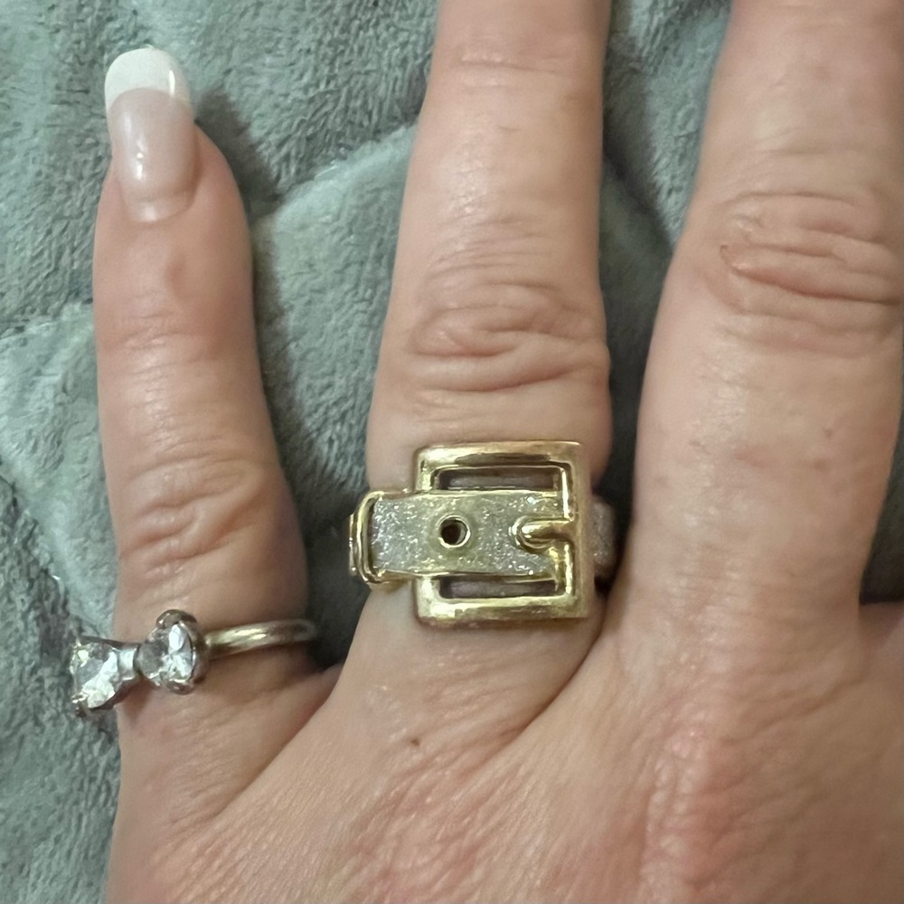 🌟 Gold shimmer belt buckle ring Sz 7